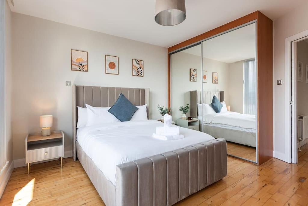 Modern Penthouse Apartment 2 Bed, 2 Bath Sleeps 6 City Centre Belfast Exterior photo